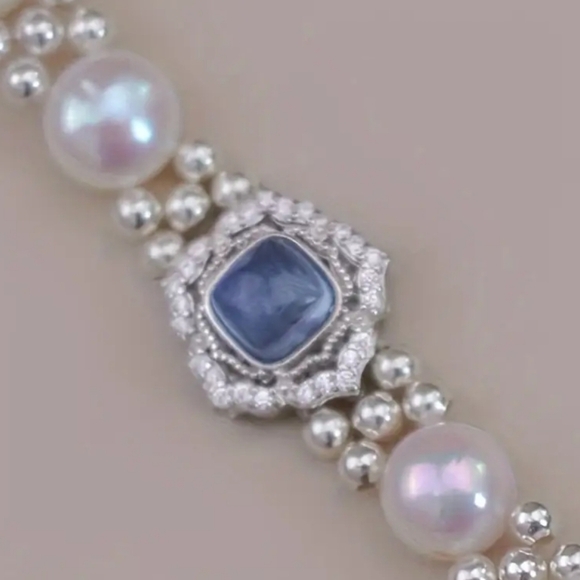 Pearl Bracelet With Rhinestones - Picture 2 of 3